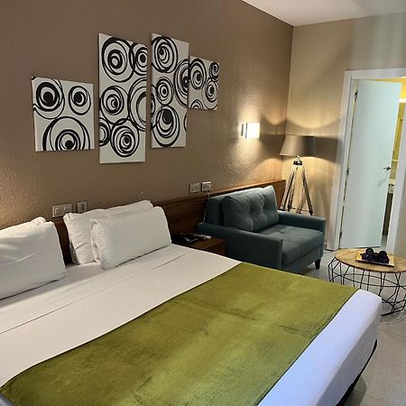 โอสตัล อิซนาจาร์ บาร์เซโลนา Hotel ภายนอก รูปภาพ