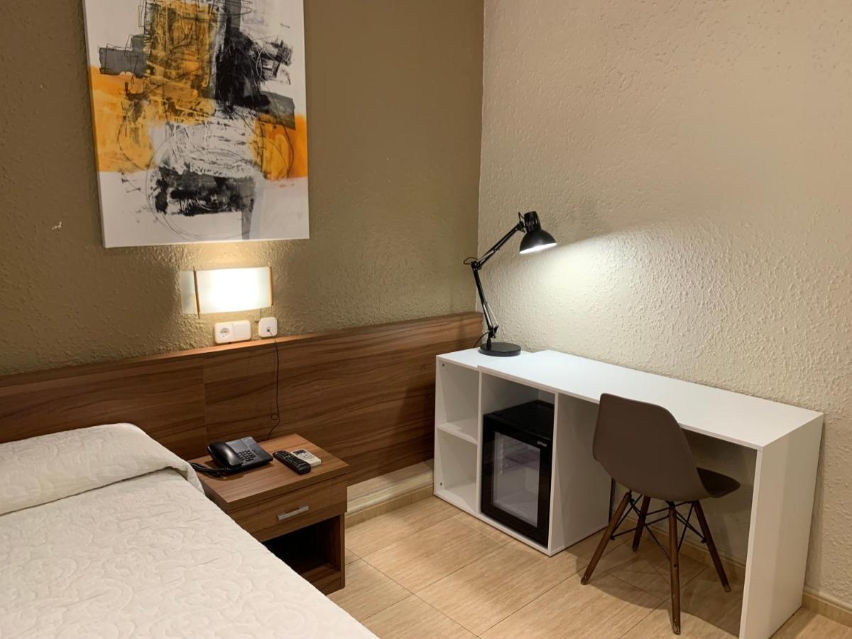 โอสตัล อิซนาจาร์ บาร์เซโลนา Hotel ภายนอก รูปภาพ