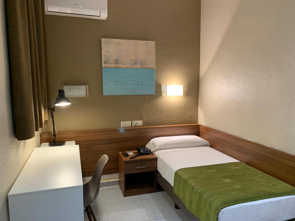 โอสตัล อิซนาจาร์ บาร์เซโลนา Hotel ภายนอก รูปภาพ