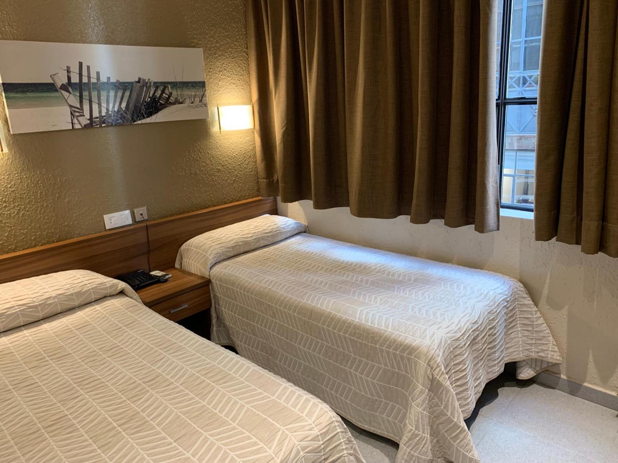 โอสตัล อิซนาจาร์ บาร์เซโลนา Hotel ภายนอก รูปภาพ