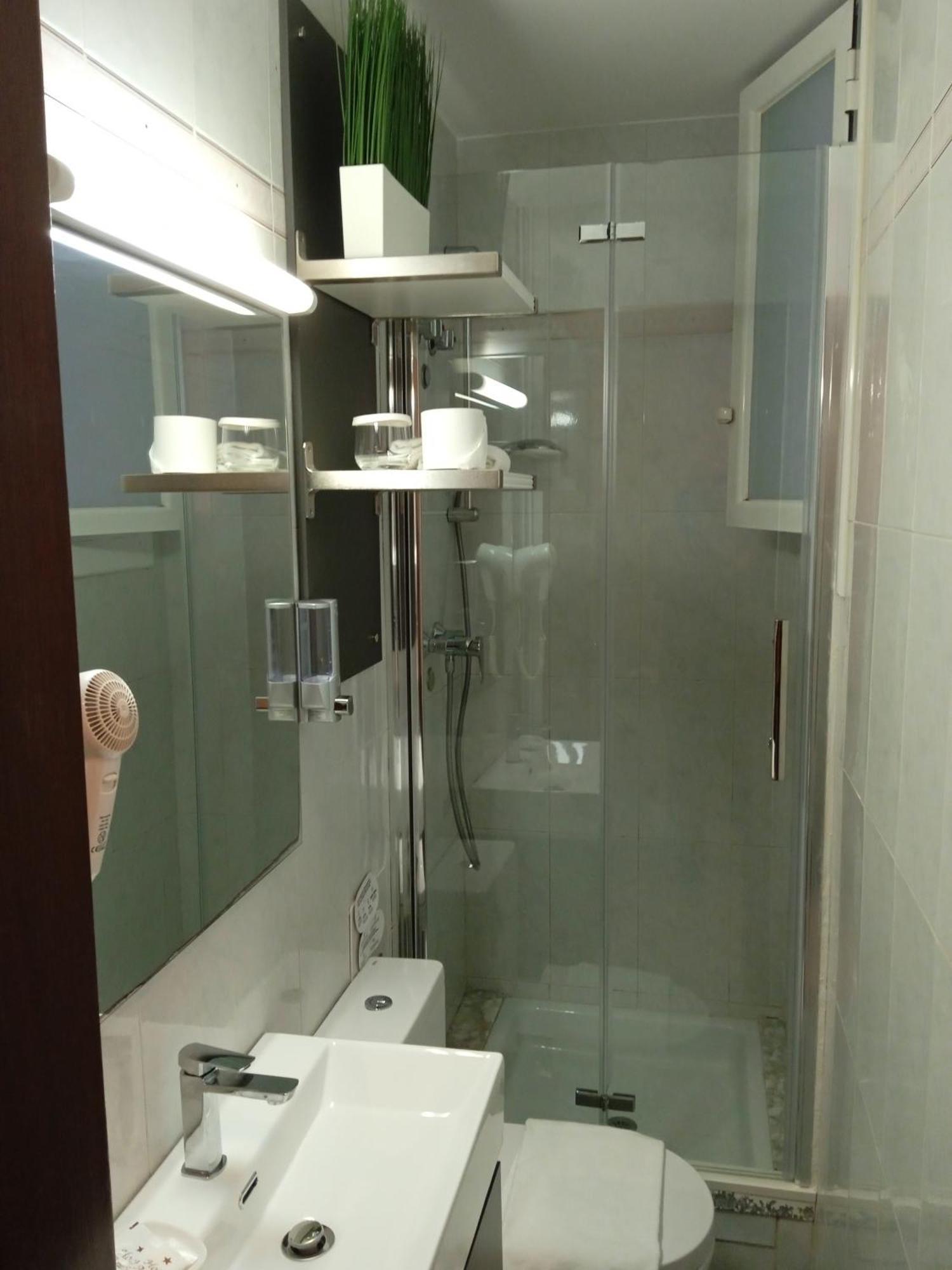 โอสตัล อิซนาจาร์ บาร์เซโลนา Hotel ภายนอก รูปภาพ