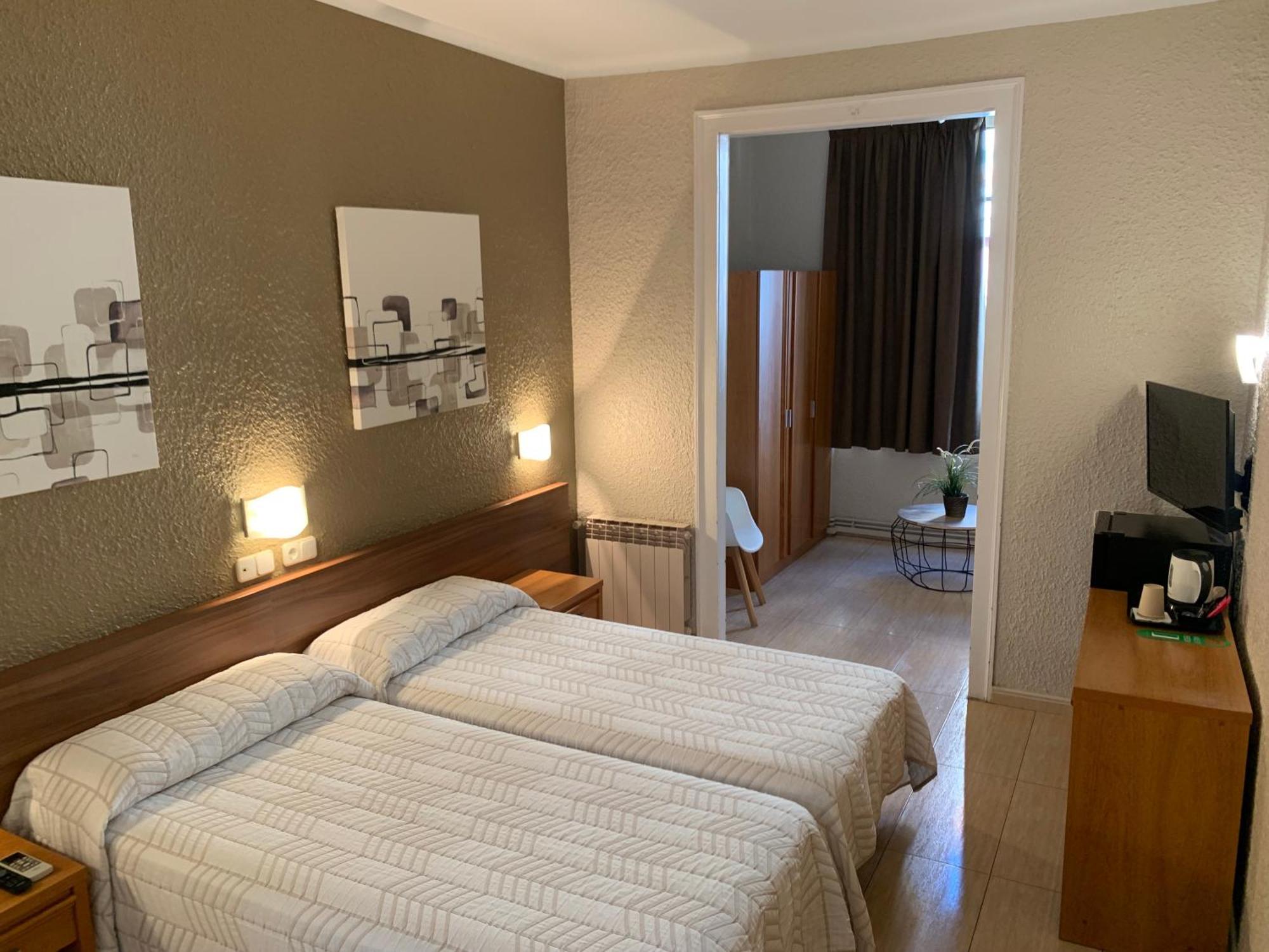 โอสตัล อิซนาจาร์ บาร์เซโลนา Hotel ภายนอก รูปภาพ