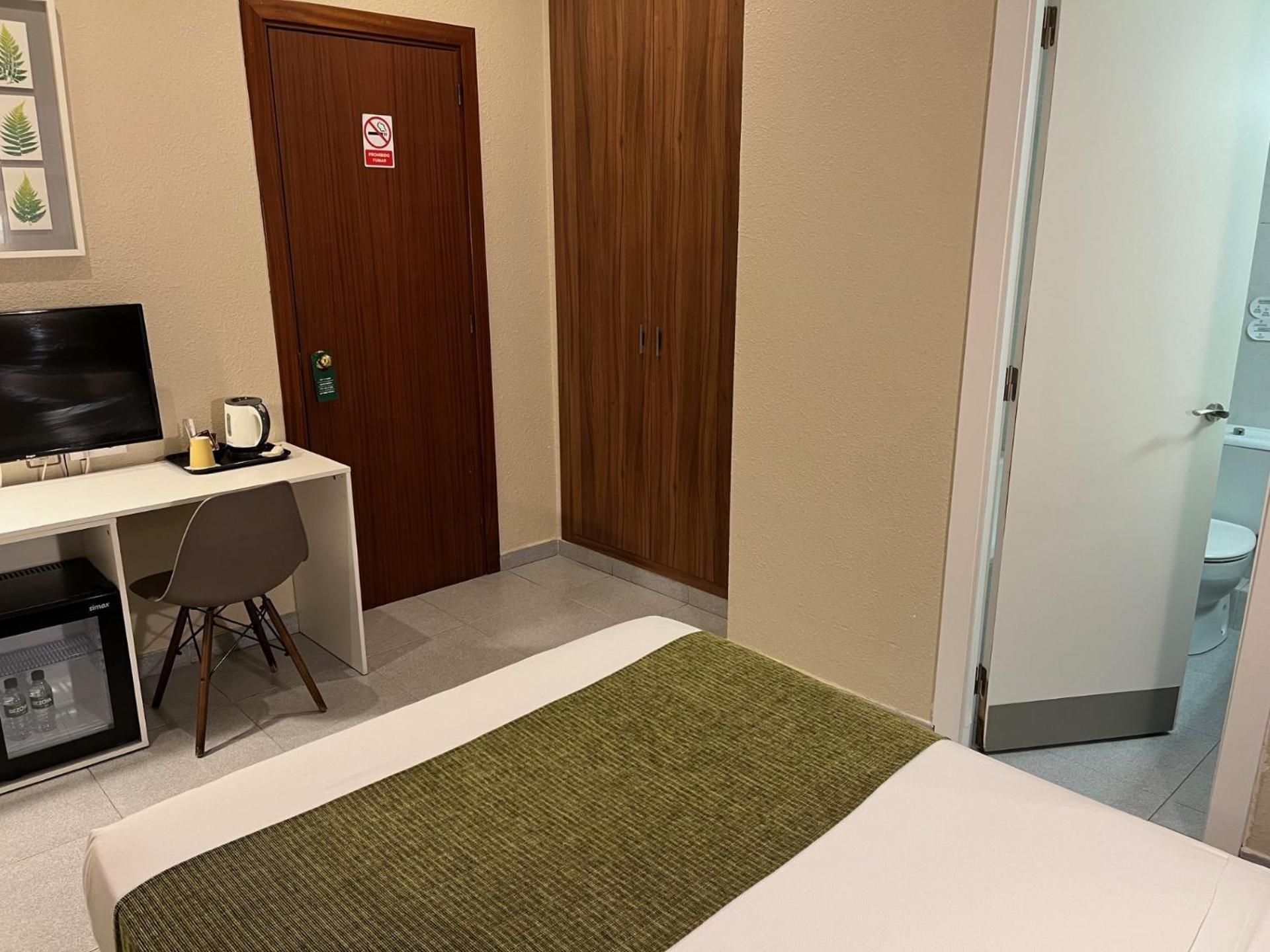 โอสตัล อิซนาจาร์ บาร์เซโลนา Hotel ภายนอก รูปภาพ