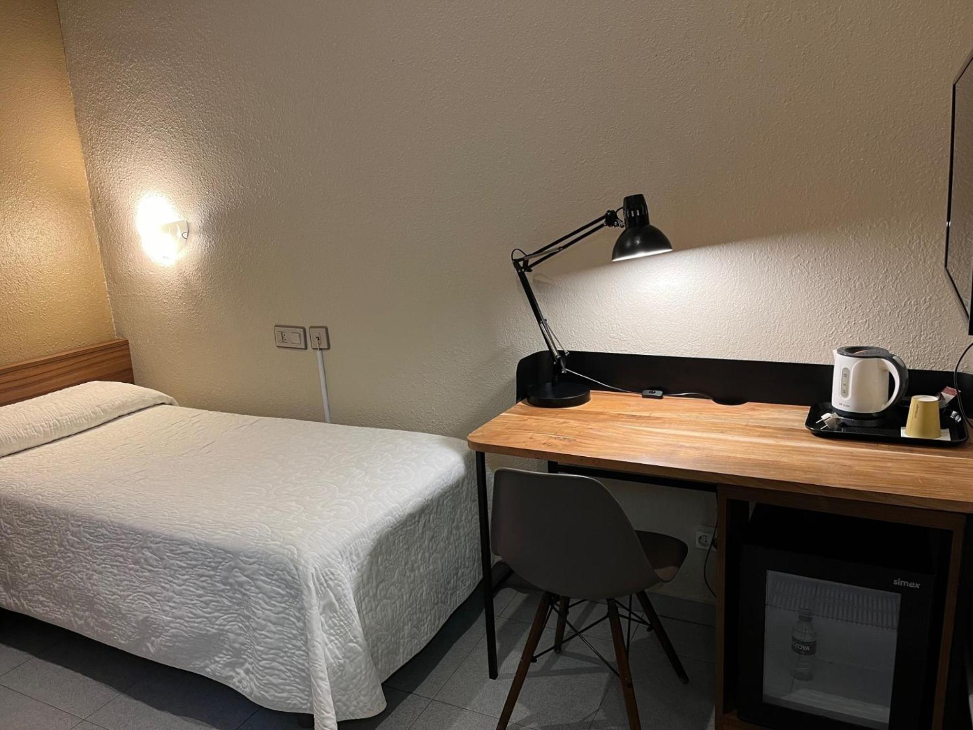 โอสตัล อิซนาจาร์ บาร์เซโลนา Hotel ภายนอก รูปภาพ